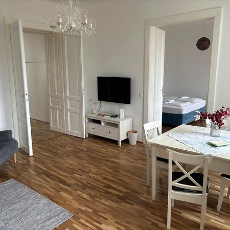 Casa Nostra - Sonnige Wohnung Direkt Am Augarten Wenen Buitenkant foto